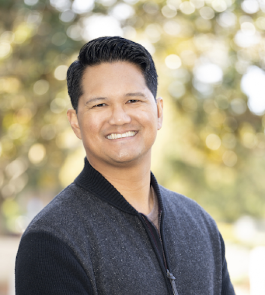Headshot of Alex Reyes